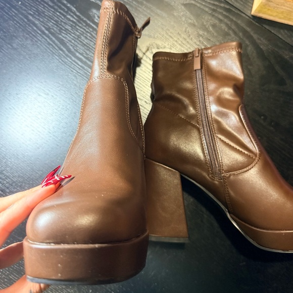 TOP Moda Tan Heeled Boots - Picture 5 of 8